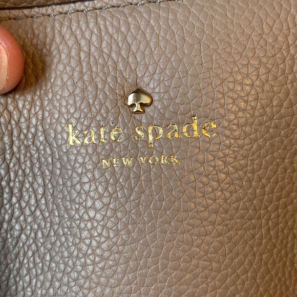 *SOLD* Kate Spade purse. More taupe in colour - Picture 7 of 10